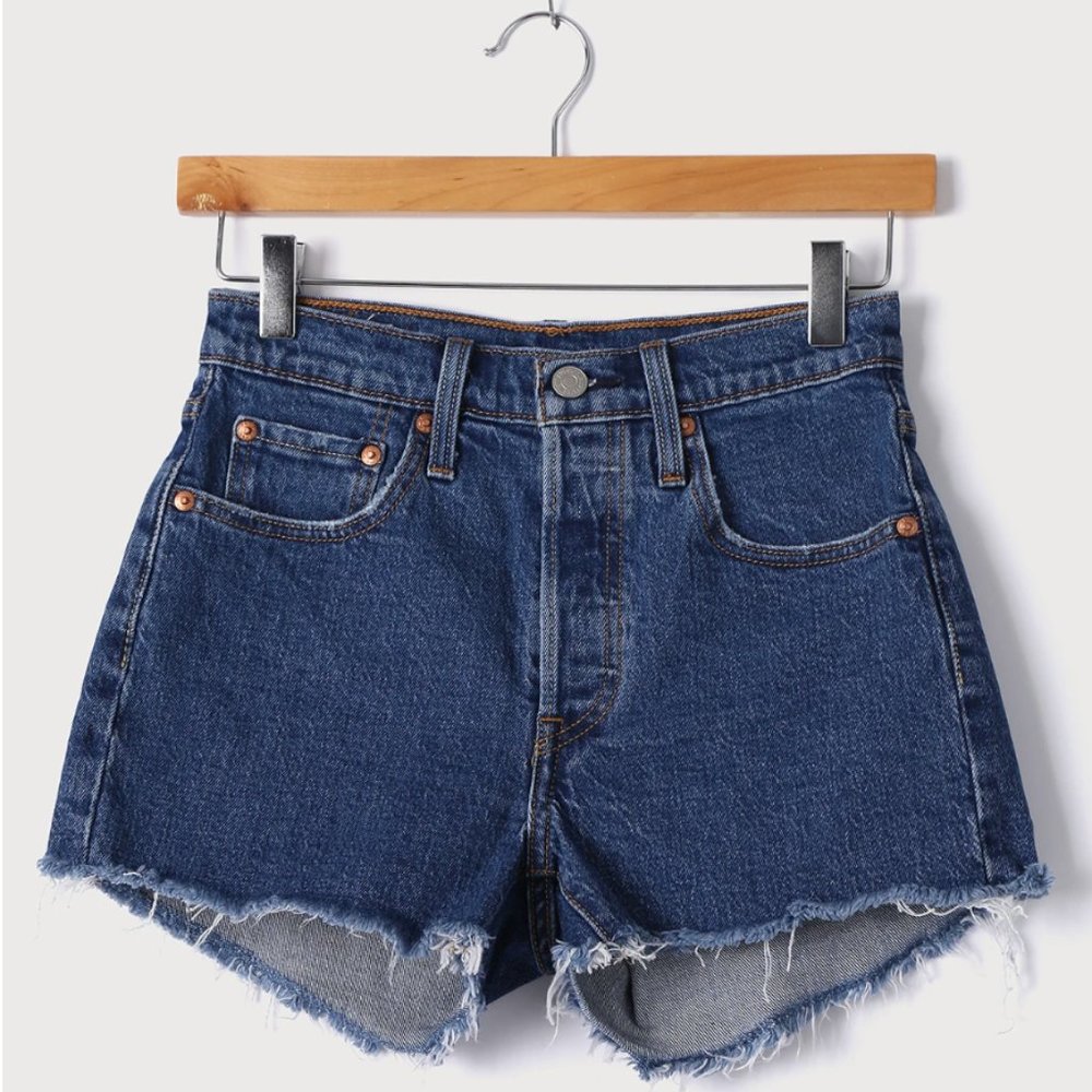 Levi's | 501 Medium Wash High Rise Cutoff Denim Shorts & New With Tags (Size 28)